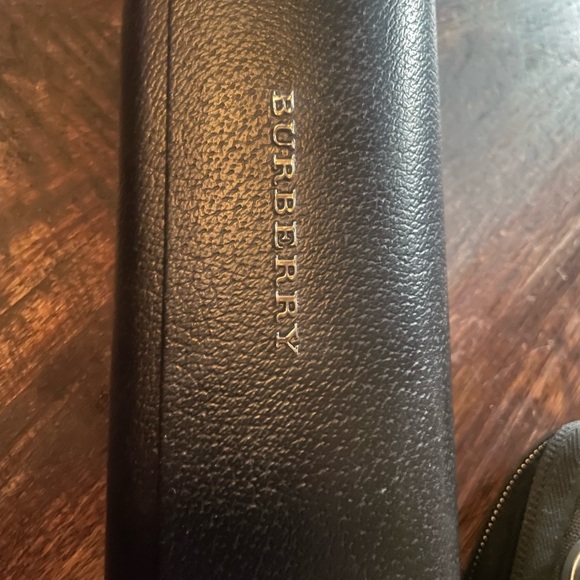 Burberry case and glasses, cleaning cloth